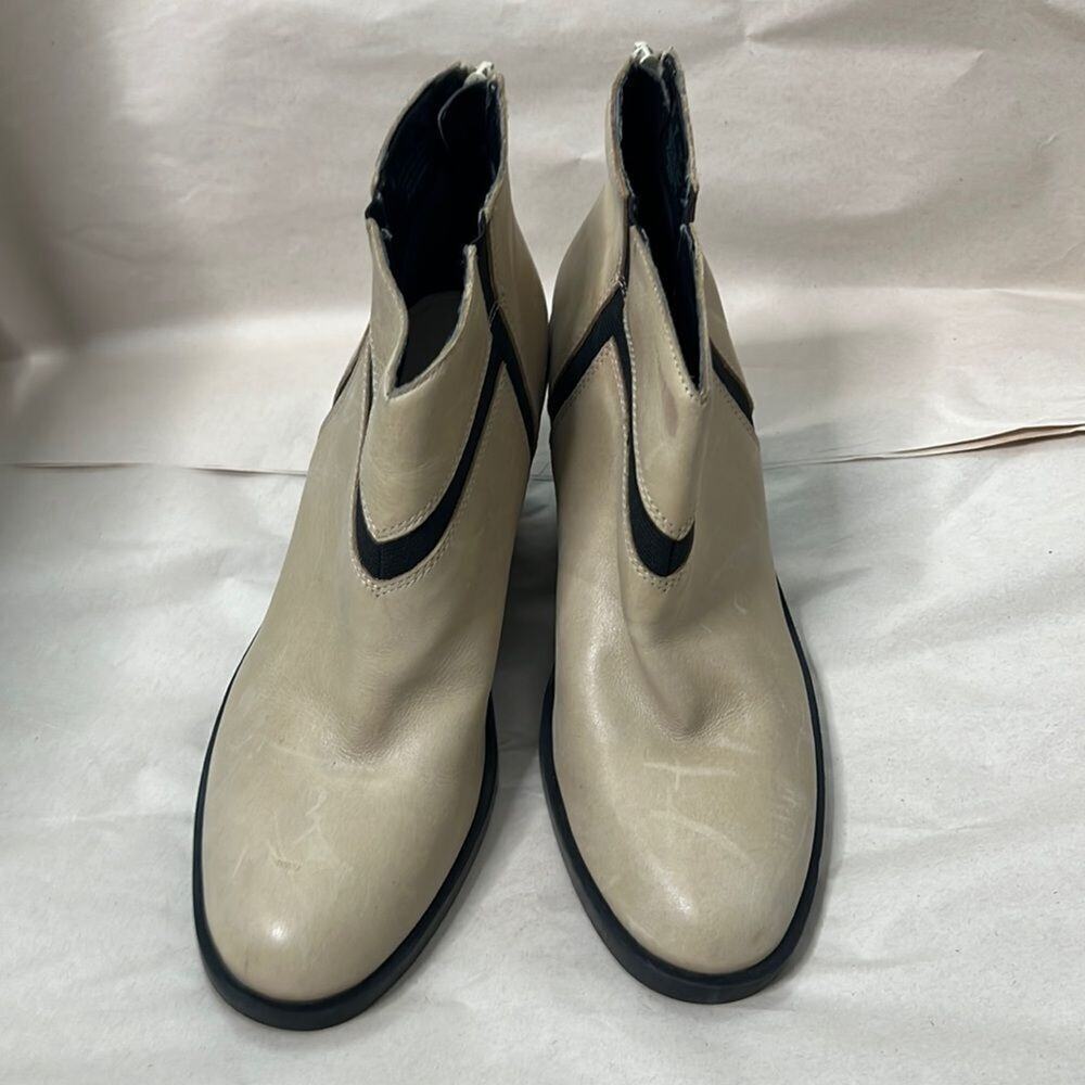 NAYA ATOM ANKLE BOOTS SIZE 8